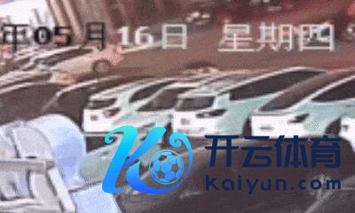 须眉酒后爬车顶舞蹈 醒来已在派出所